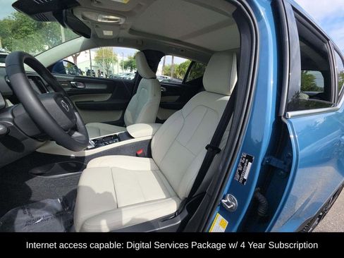 Used 2024 Volvo XC40 B5 Ultimate AWD/4WD image 3