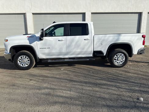 Used 2024 Chevrolet Silverado 2500 LT image 2