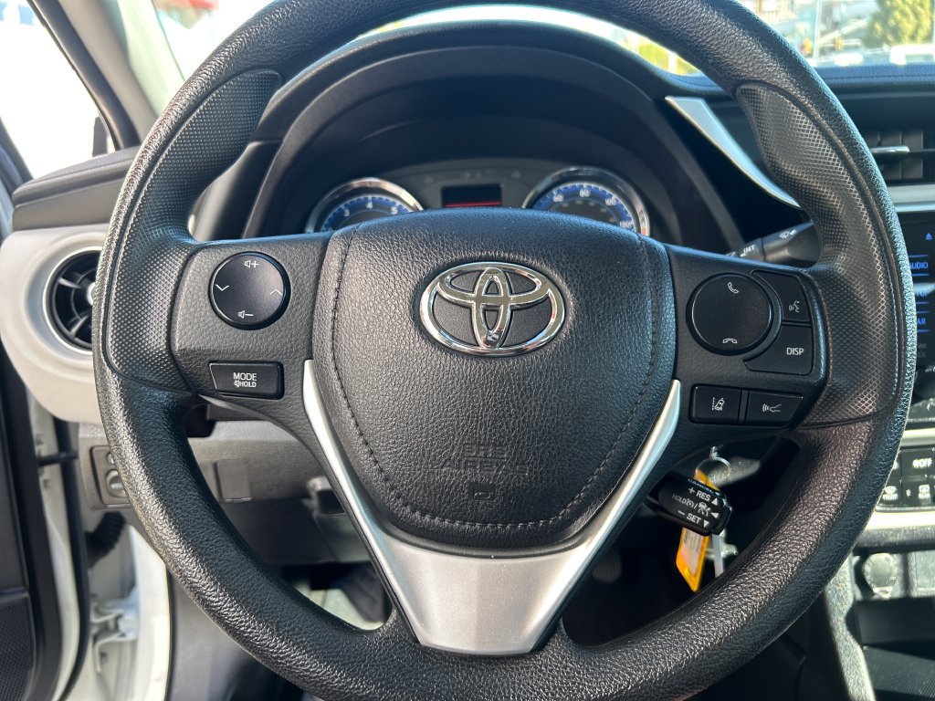 Used 2017 Toyota Corolla LE w/ Carpet Mat Package (TMS) FWD image 17