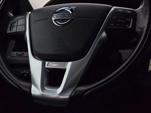 Used 2013 Volvo XC60 T6 R-Design Platinum image 30