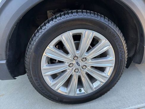 Used 2021 Ford Explorer Limited w/ Equipment Group 301A AWD/4WD image 31