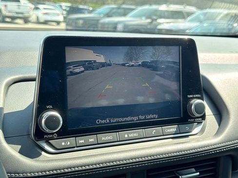 Used 2025 Nissan Rogue SV image 20