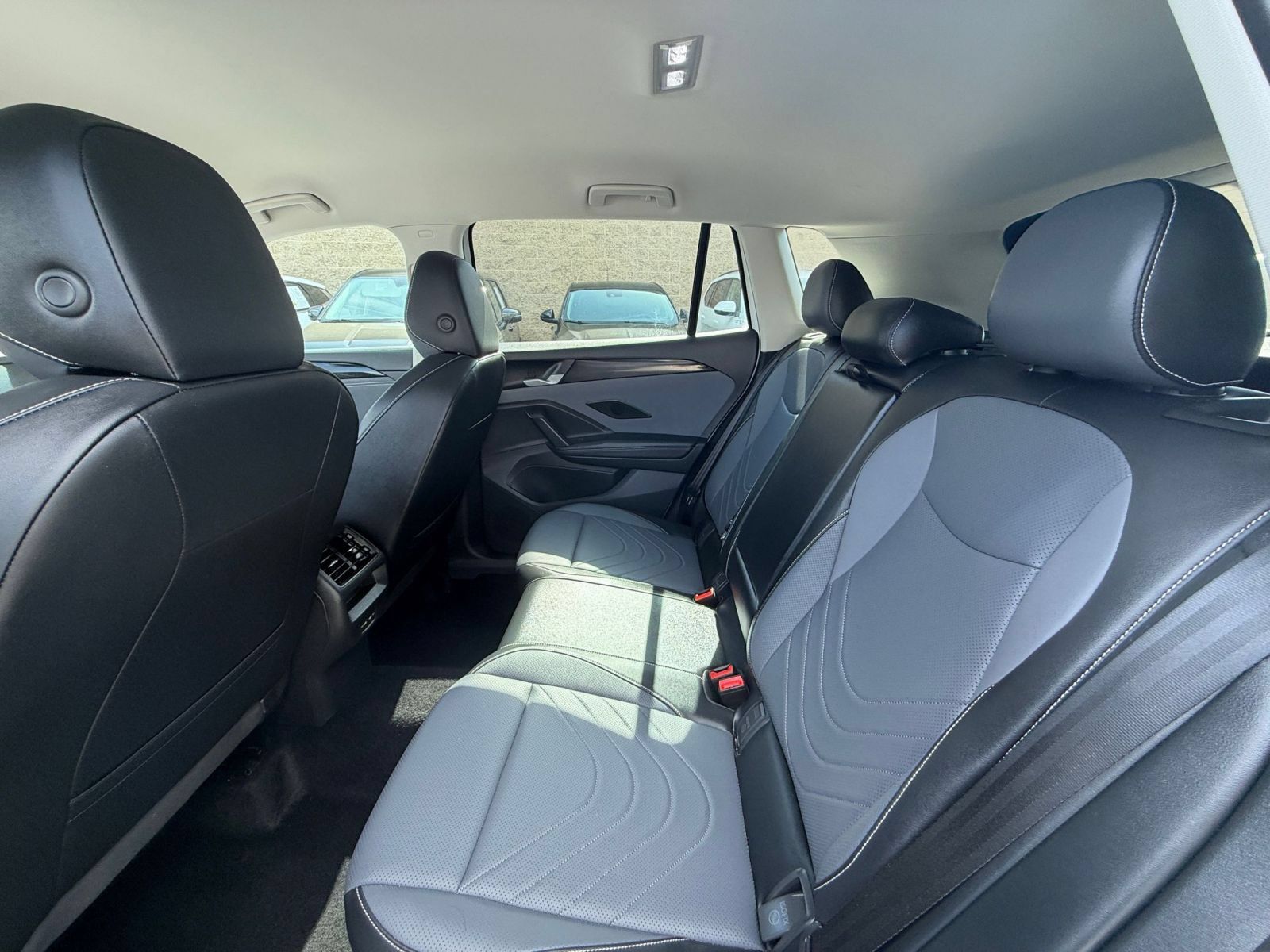 Used 2026 Volkswagen Tiguan SE AWD/4WD image 27