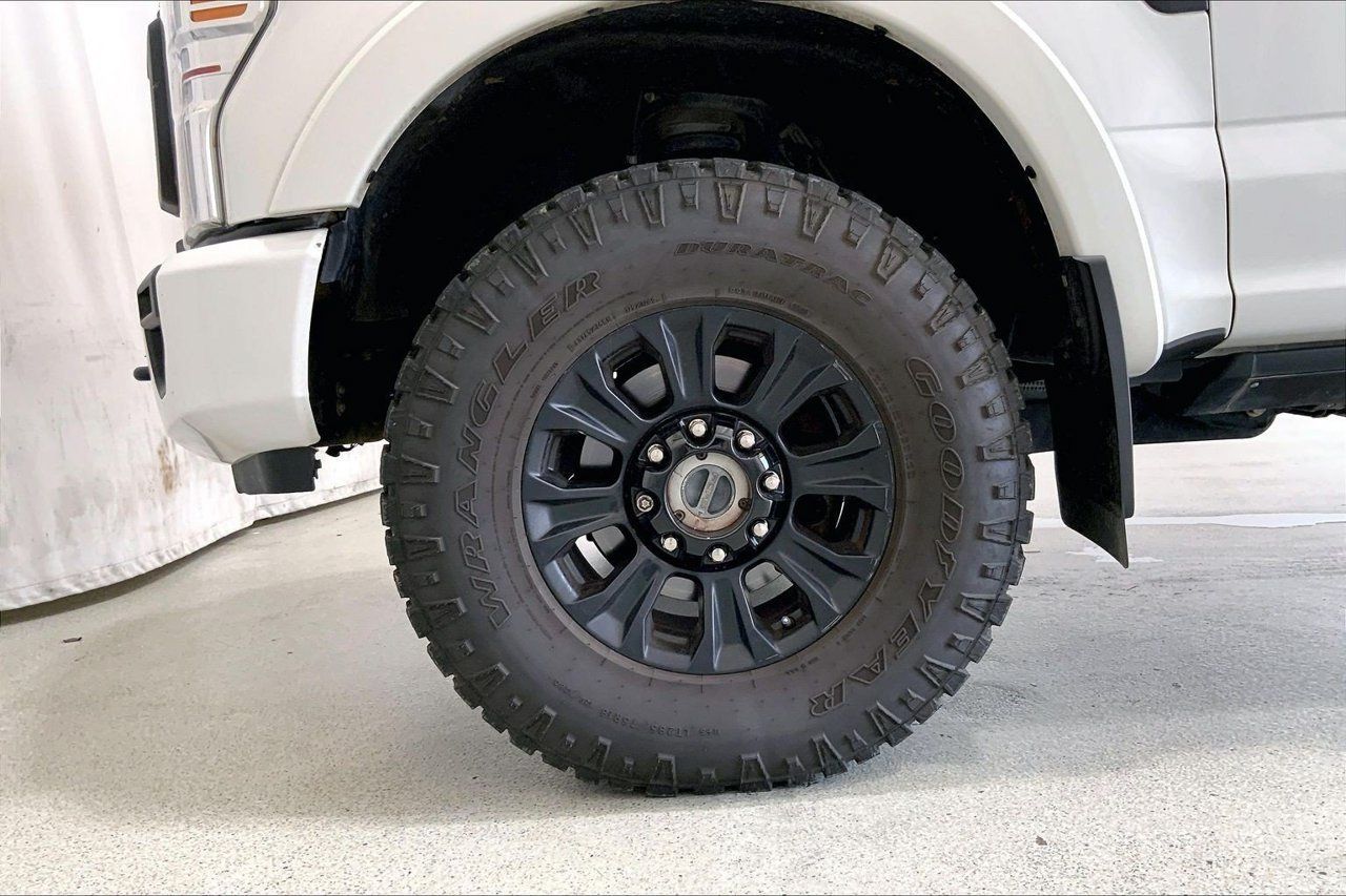 Used 2022 Ford F350 Platinum w/ Tremor Off-Road Package AWD/4WD image 6