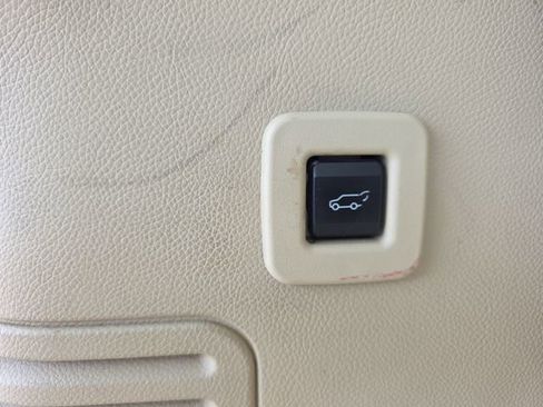 Used 2017 Ford Expedition Limited w/ Equipment Group 301A RWD image 30