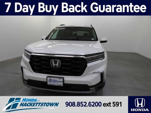 Used 2025 Honda Pilot Elite image 1
