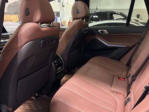 Used 2022 BMW X5 xDrive40i w/ Premium Package AWD/4WD image 3
