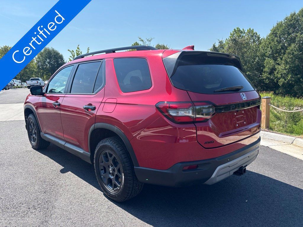 Used 2025 Honda Pilot TrailSport image 7