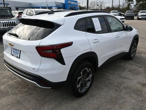 Used 2025 Chevrolet Trax LT w/ LT Convenience Package image 5