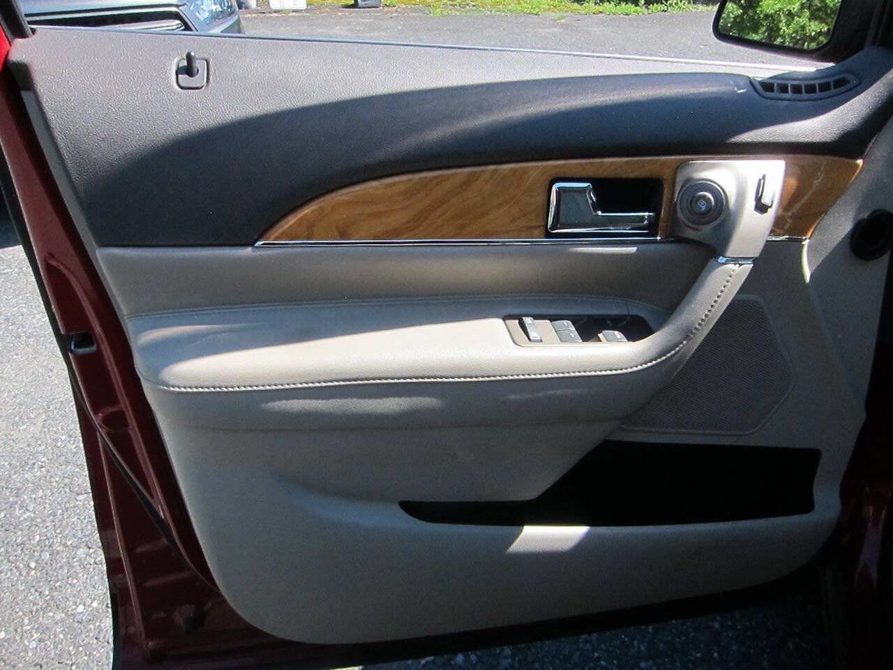 Used 2014 Lincoln MKX AWD w/ Equipment Group 102A image 9