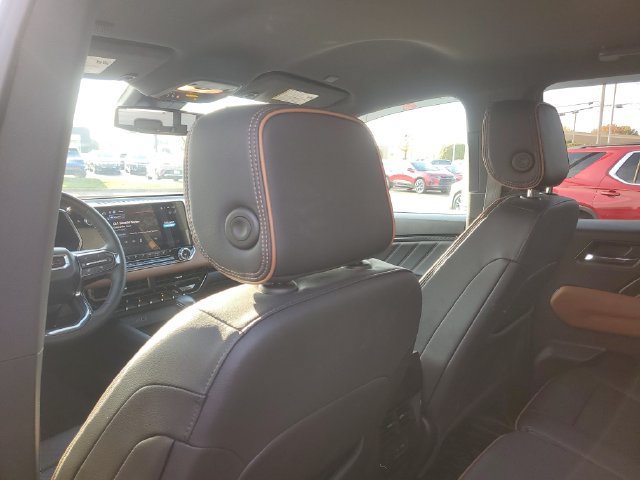 Certified 2023 GMC Canyon AT4 w/ AT4 Premium Package AWD/4WD image 9