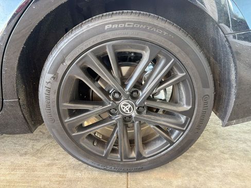 Used 2025 Toyota Camry SE w/ Convenience Package image 15