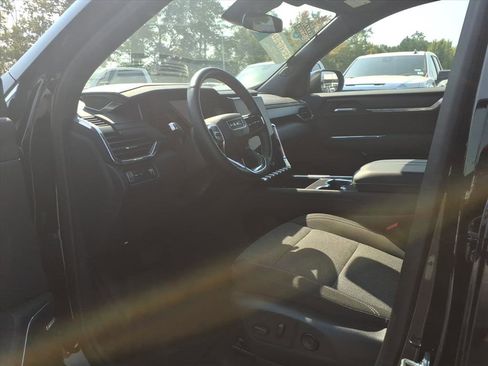 Used 2025 GMC Acadia Elevation image 20