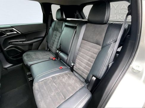 Used 2023 Mitsubishi Outlander SE image 26