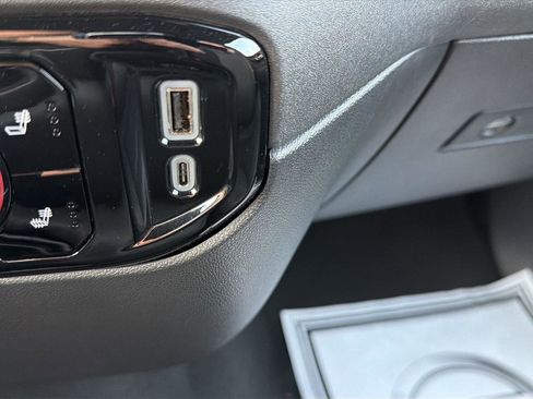 Used 2025 GMC Sierra 1500 SLT image 11