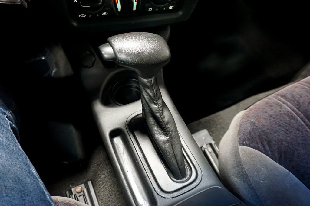 Used 2004 Chevrolet Monte Carlo LS w/ Preferred Equipment Group FWD image 12