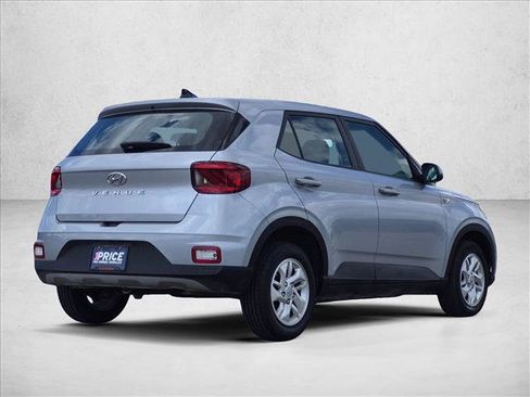 Used 2021 Hyundai Venue SE FWD image 5