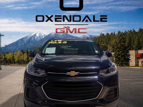 Used 2022 Chevrolet Trax LT w/ LT Convenience Package AWD/4WD image 3