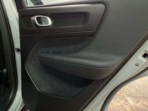 Used 2025 Volvo XC40 B5 Plus AWD/4WD image 79