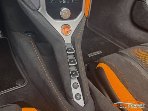Used 2025 McLaren 750S Spider image 21