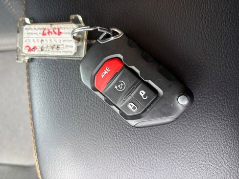 Used 2025 Jeep Wrangler Unlimited Sahara AWD/4WD image 24