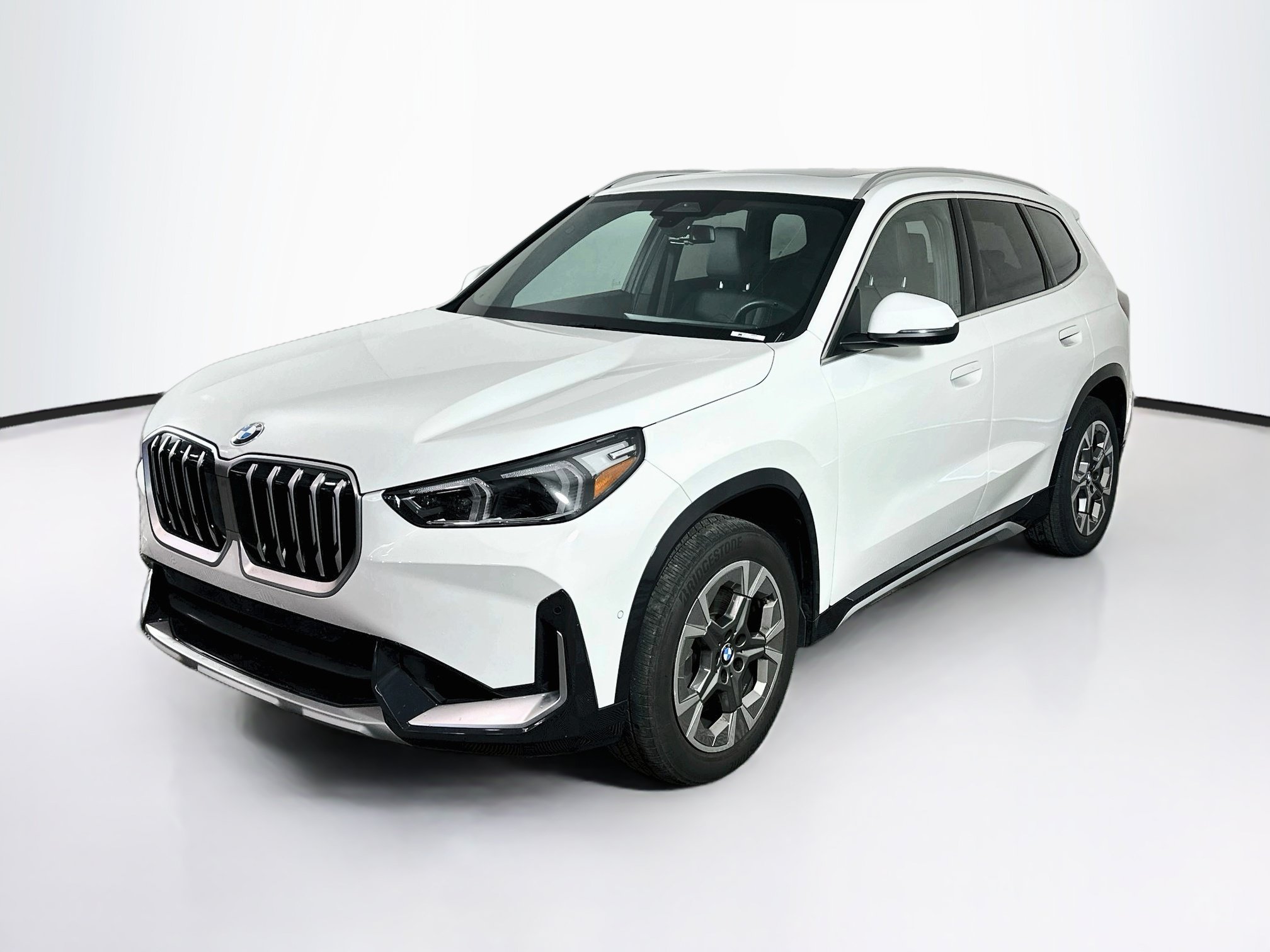 Used 2026 BMW X1 xDrive28i AWD/4WD image 3