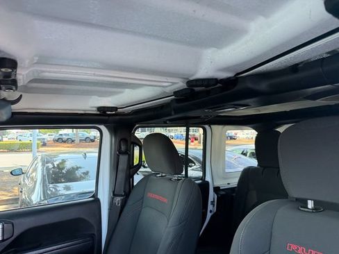 Used 2022 Jeep Wrangler Unlimited Rubicon w/ Cold Weather Group AWD/4WD image 25