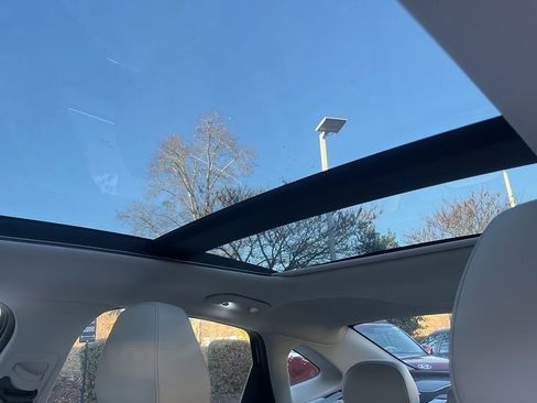 Used 2023 Hyundai Sonata Limited w/ Preferred Accessory Package image 8