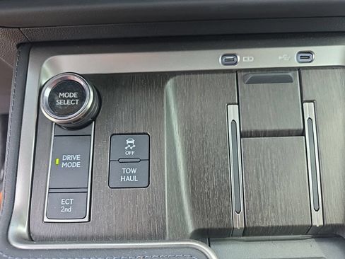 Used 2024 Lexus GX 550 w/ Cold Area Package AWD/4WD image 24