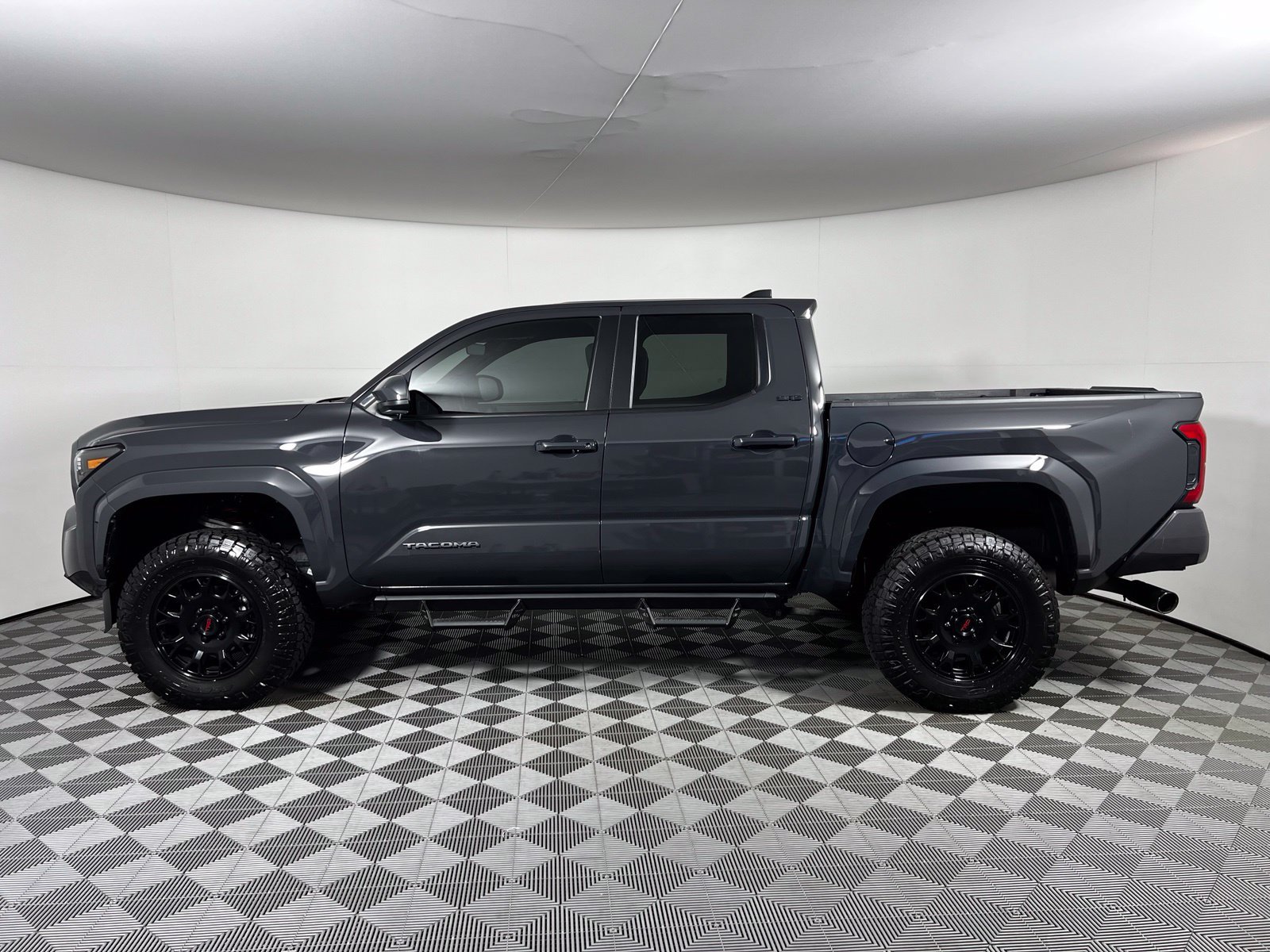 Certified 2025 Toyota Tacoma SR5 AWD/4WD image 8