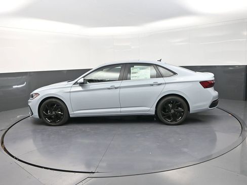New 2026 Volkswagen Jetta SE FWD image 6