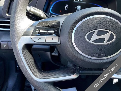 Used 2025 Hyundai Elantra SE FWD image 15
