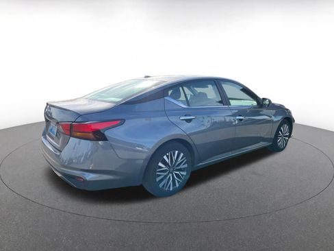 Used 2025 Nissan Altima 2.5 SV FWD image 7