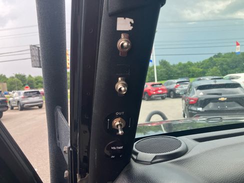 Used 2015 Jeep Wrangler Unlimited Sport w/ Connectivity Group AWD/4WD image 14
