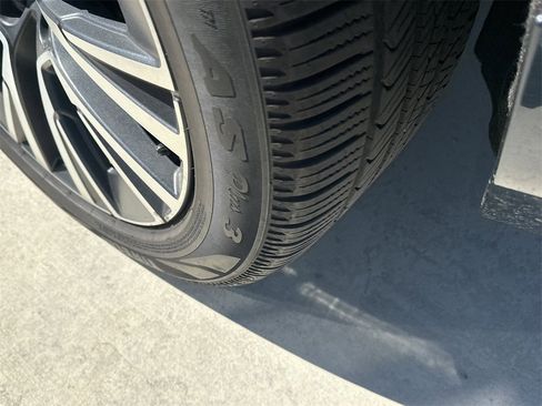 Used 2021 Volvo XC90 T5 Momentum w/ Protection Package Premier image 8