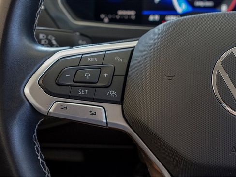 Used 2022 Volkswagen Tiguan SE image 17