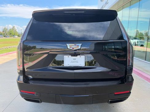 Used 2025 Cadillac Escalade Sport Platinum AWD/4WD image 4