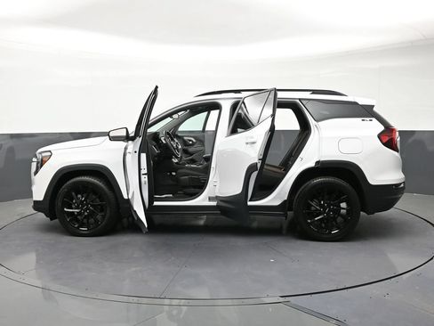 Used 2023 GMC Terrain SLE w/ Elevation Edition AWD/4WD image 34