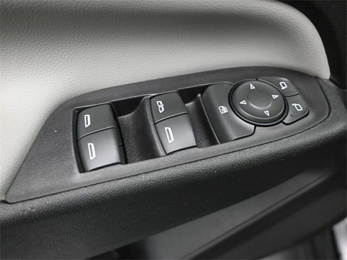 Used 2020 Chevrolet Equinox LS w/ LS Convenience Package image 13