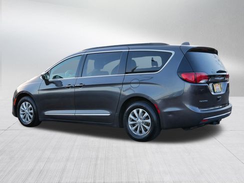 Used 2017 Chrysler Pacifica Touring-L image 5