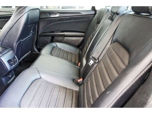 Used 2018 Ford Fusion SE w/ Equipment Group 201A FWD image 12