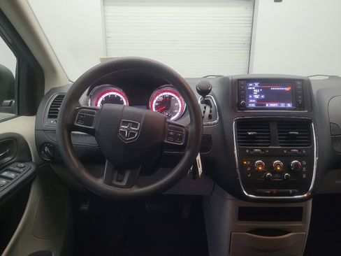 Used 2018 Dodge Grand Caravan SE FWD image 22