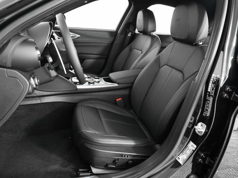 New 2025 Alfa Romeo Giulia w/ Driving Assist Package RWD image 18