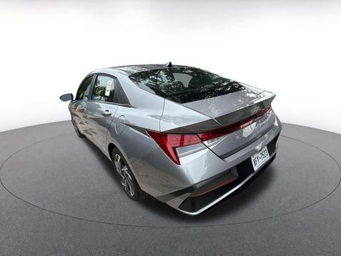 Used 2025 Hyundai Elantra SEL FWD image 4