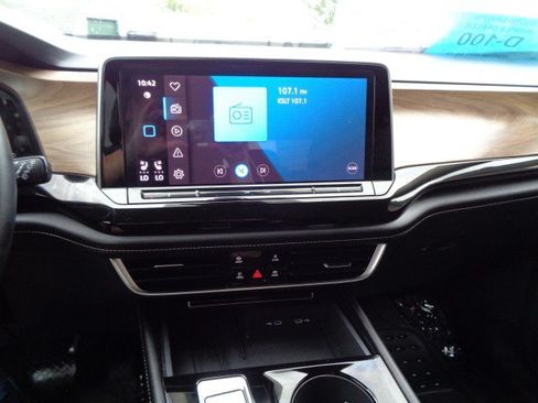 Used 2025 Volkswagen Atlas SE AWD/4WD image 11
