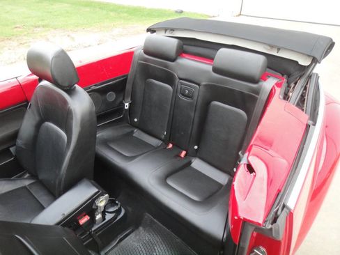 Used 2010 Volkswagen Beetle Final Edition FWD image 9