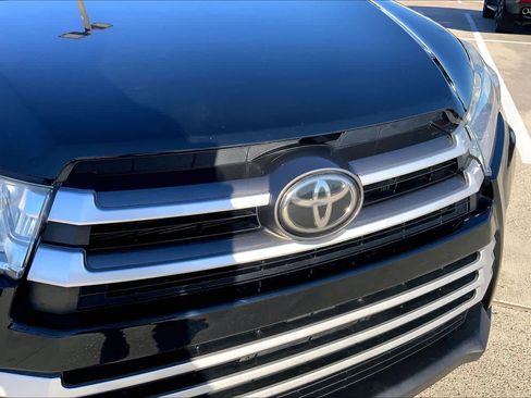 Used 2019 Toyota Highlander XLE image 26