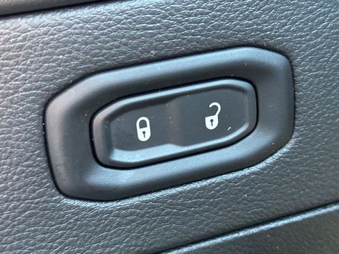 Used 2023 Jeep Wrangler Unlimited Rubicon 4xe image 11