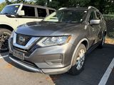 Used 2020 Nissan Rogue SV image 2