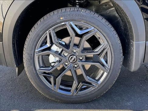 New 2026 Nissan Kicks SR image 9